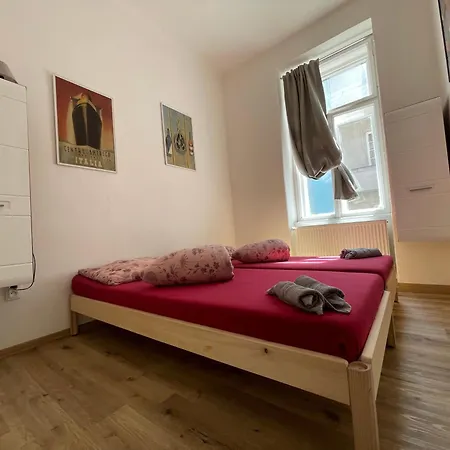 Vintage Apartment Ostrava Centrum - Free Parking Apartment