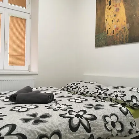 Vintage Apartment Ostrava Centrum - Free Parking אוסטרבה